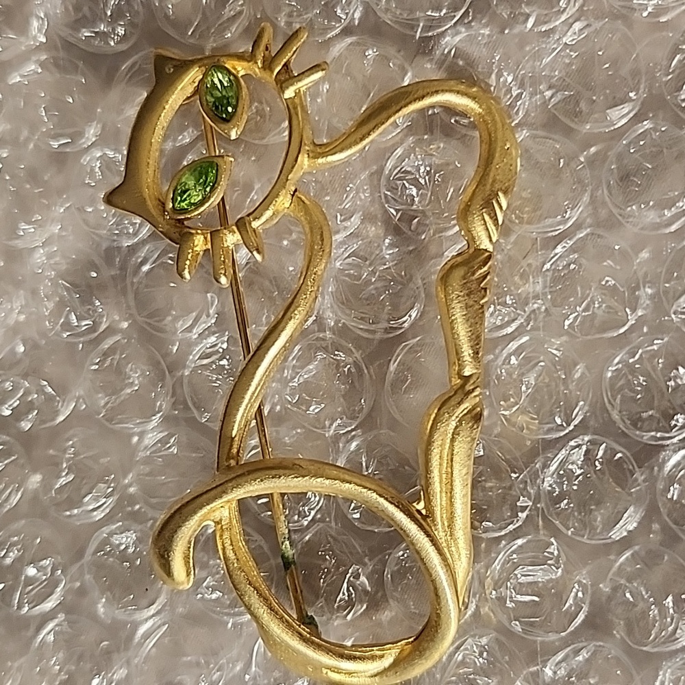 Vintage signed gold tone cat brooch with green eyes